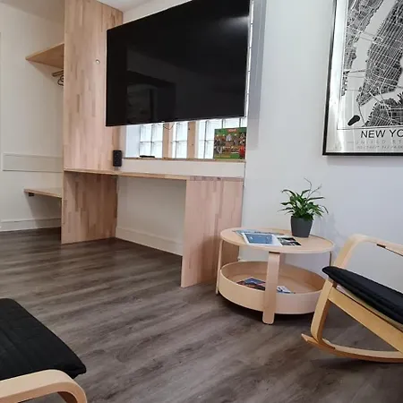 Oberstadt Mit Kueche Und 75 Zoll Tv - Vn アパート