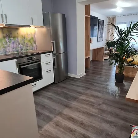Oberstadt Mit Kueche Und 75 Zoll Tv - Vn Apartmán *