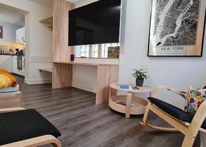 Oberstadt Mit Kueche Und 75 Zoll Tv - Vn Appartement