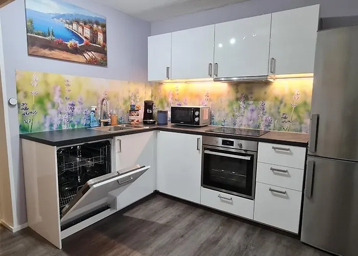 Oberstadt Mit Kueche Und 75 Zoll Tv - Vn *